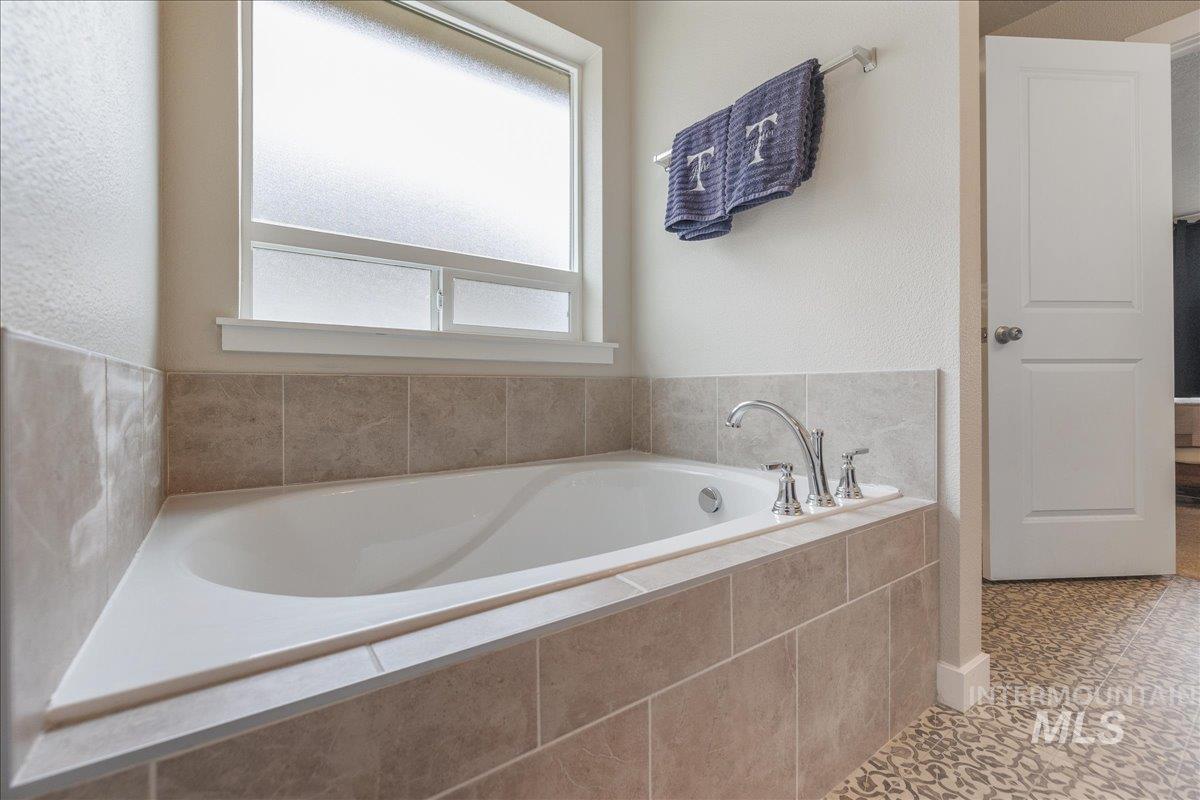 1282 S Threave Ave, Kuna, Idaho 83634, 4 Bedrooms, 2 Bathrooms, Residential For Sale, Price $440,000,MLS 98971498