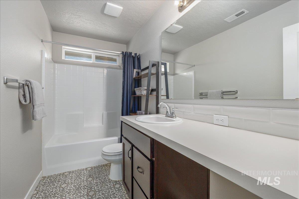 1282 S Threave Ave, Kuna, Idaho 83634, 4 Bedrooms, 2 Bathrooms, Residential For Sale, Price $440,000,MLS 98971498