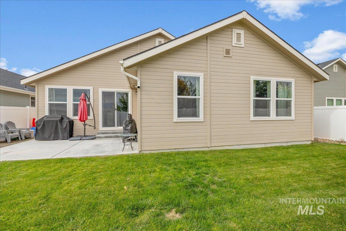 1282 S Threave Ave, Kuna, Idaho 83634, 4 Bedrooms, 2 Bathrooms, Residential For Sale, Price $440,000,MLS 98971498