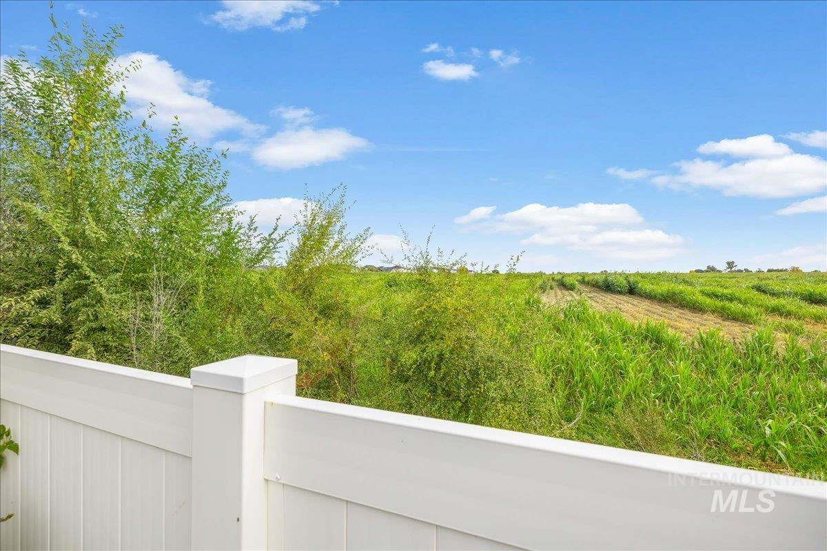 1282 S Threave Ave, Kuna, Idaho 83634, 4 Bedrooms, 2 Bathrooms, Residential For Sale, Price $440,000,MLS 98971498