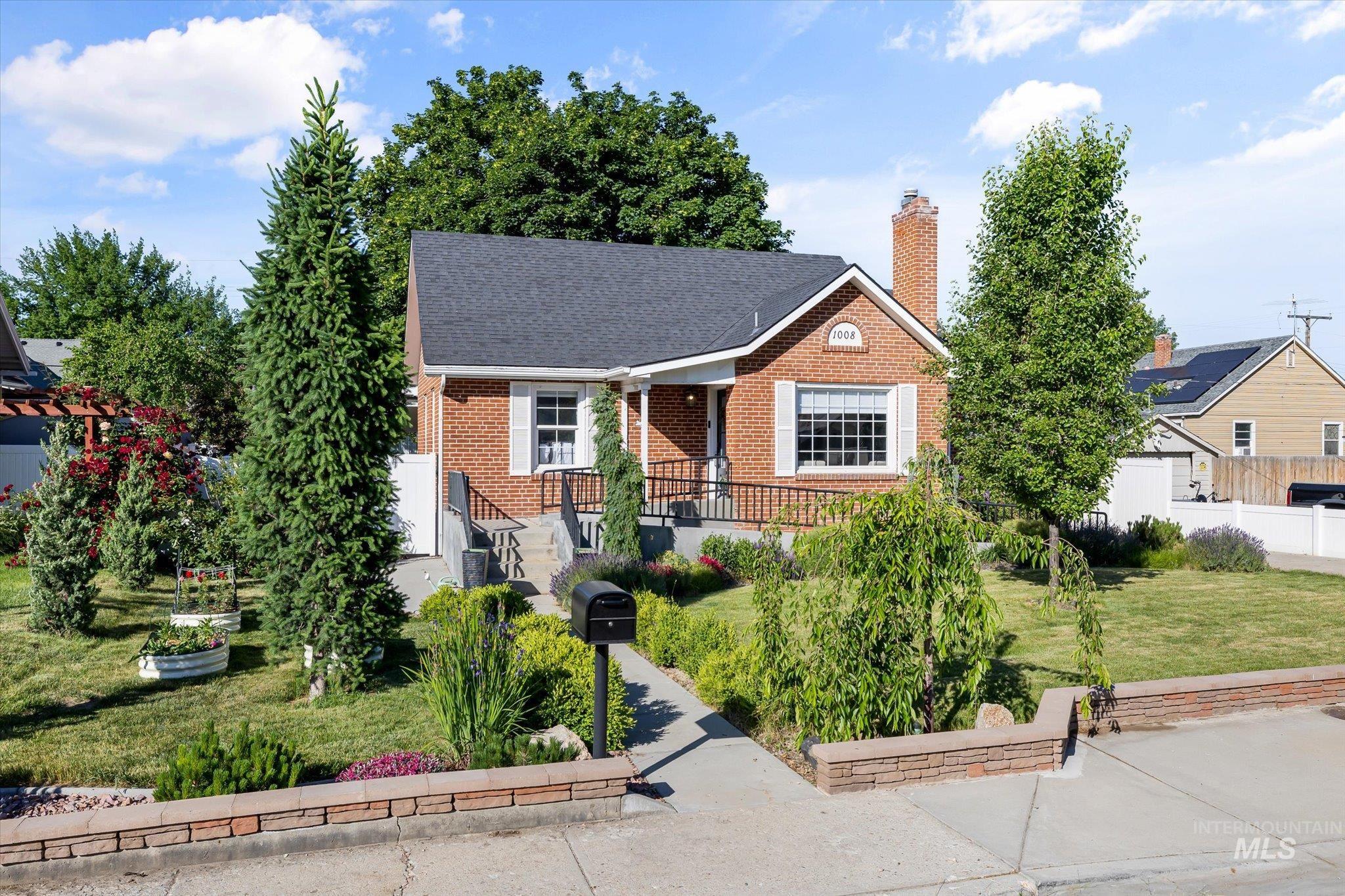 1008 Fillmore, Caldwell, Idaho 83605, 3 Bedrooms, 2 Bathrooms, Residential For Sale, Price $430,000,MLS 98971499