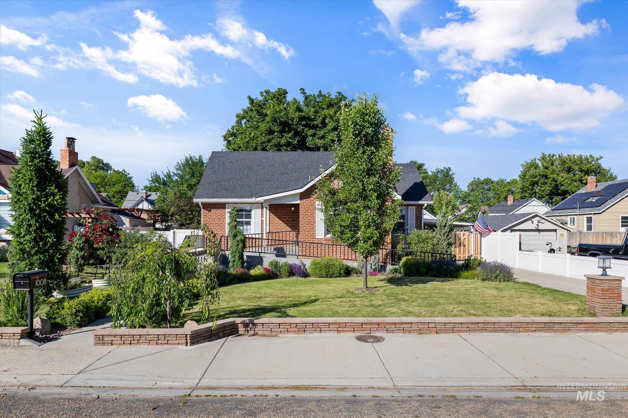 1008 Fillmore, Caldwell, Idaho 83605, 3 Bedrooms, 2 Bathrooms, Residential For Sale, Price $430,000,MLS 98971499