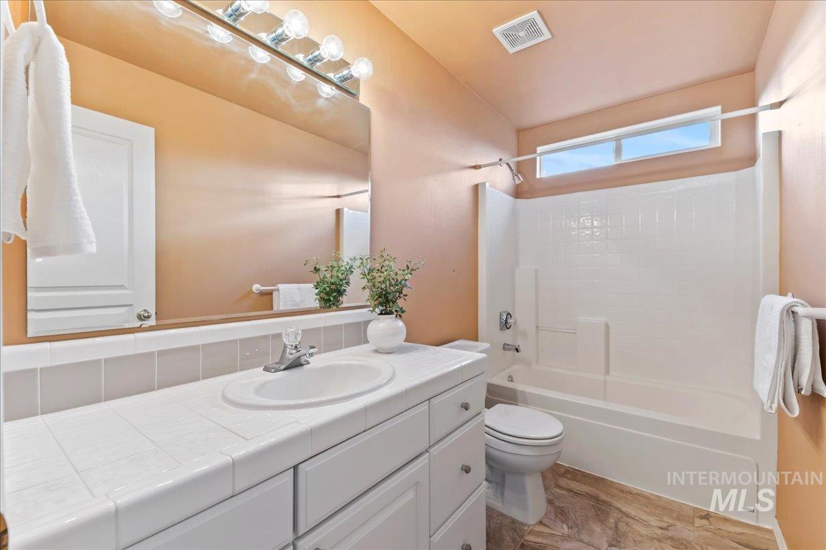 1986 E Easy Jet, Meridian, Idaho 83642, 4 Bedrooms, 2 Bathrooms, Residential For Sale, Price $485,000,MLS 98971500