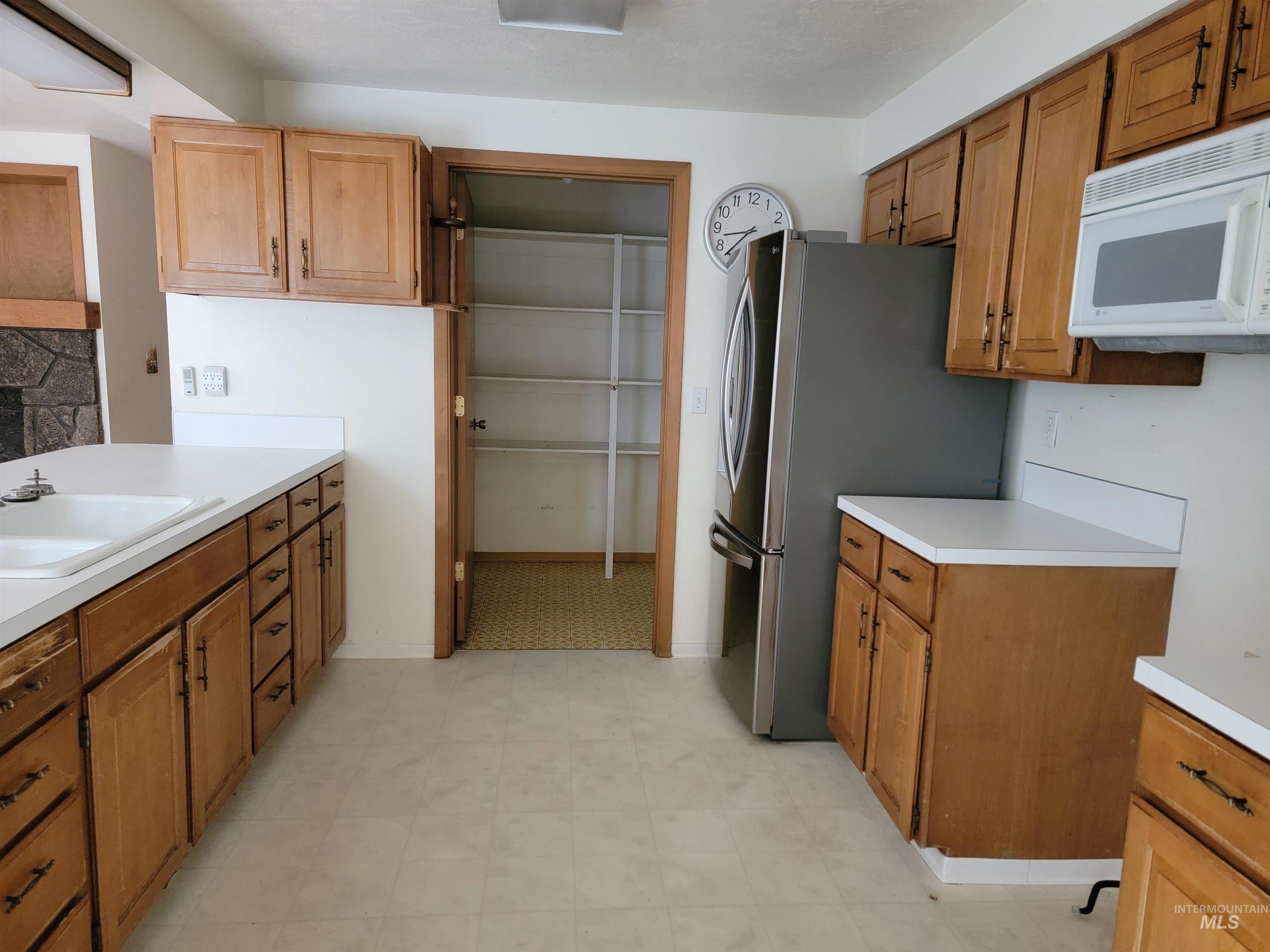 3311 S Snowflake Way, Boise, Idaho 83706-5261, 3 Bedrooms, 2 Bathrooms, Residential For Sale, Price $649,000,MLS 98971501