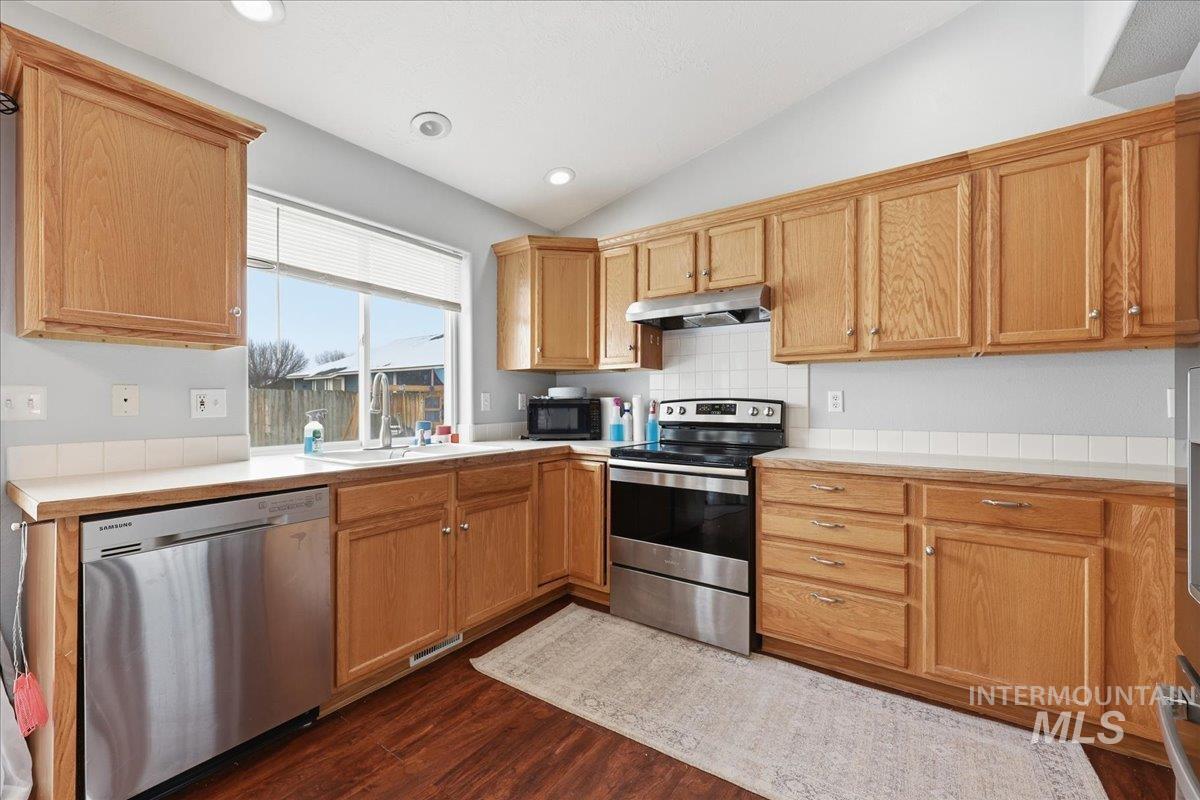 1540 Peregrine Dr., Mountain Home, Idaho 83647, 4 Bedrooms, 2 Bathrooms, Residential For Sale, Price $349,900,MLS 98971503