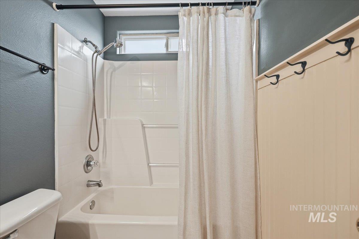 1540 Peregrine Dr., Mountain Home, Idaho 83647, 4 Bedrooms, 2 Bathrooms, Residential For Sale, Price $349,900,MLS 98971503