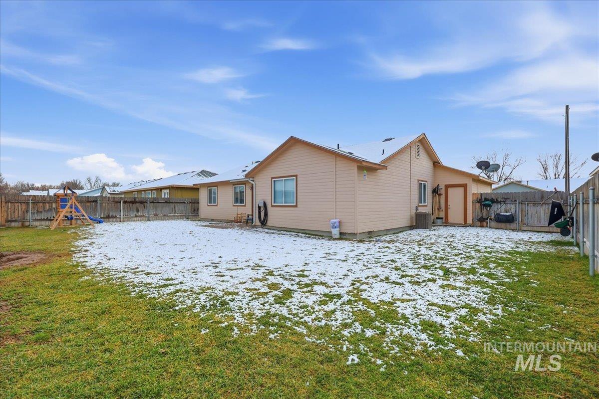 1540 Peregrine Dr., Mountain Home, Idaho 83647, 4 Bedrooms, 2 Bathrooms, Residential For Sale, Price $349,900,MLS 98971503