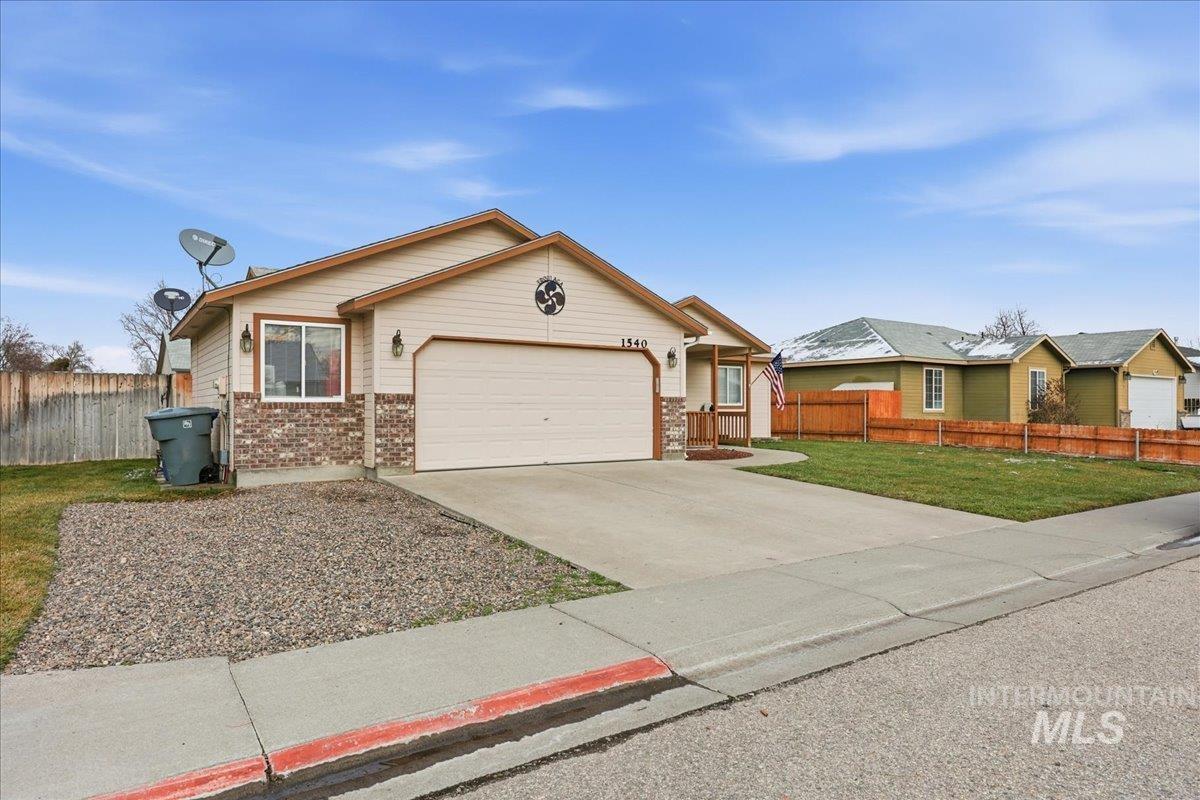 1540 Peregrine Dr., Mountain Home, Idaho 83647, 4 Bedrooms, 2 Bathrooms, Residential For Sale, Price $349,900,MLS 98971503