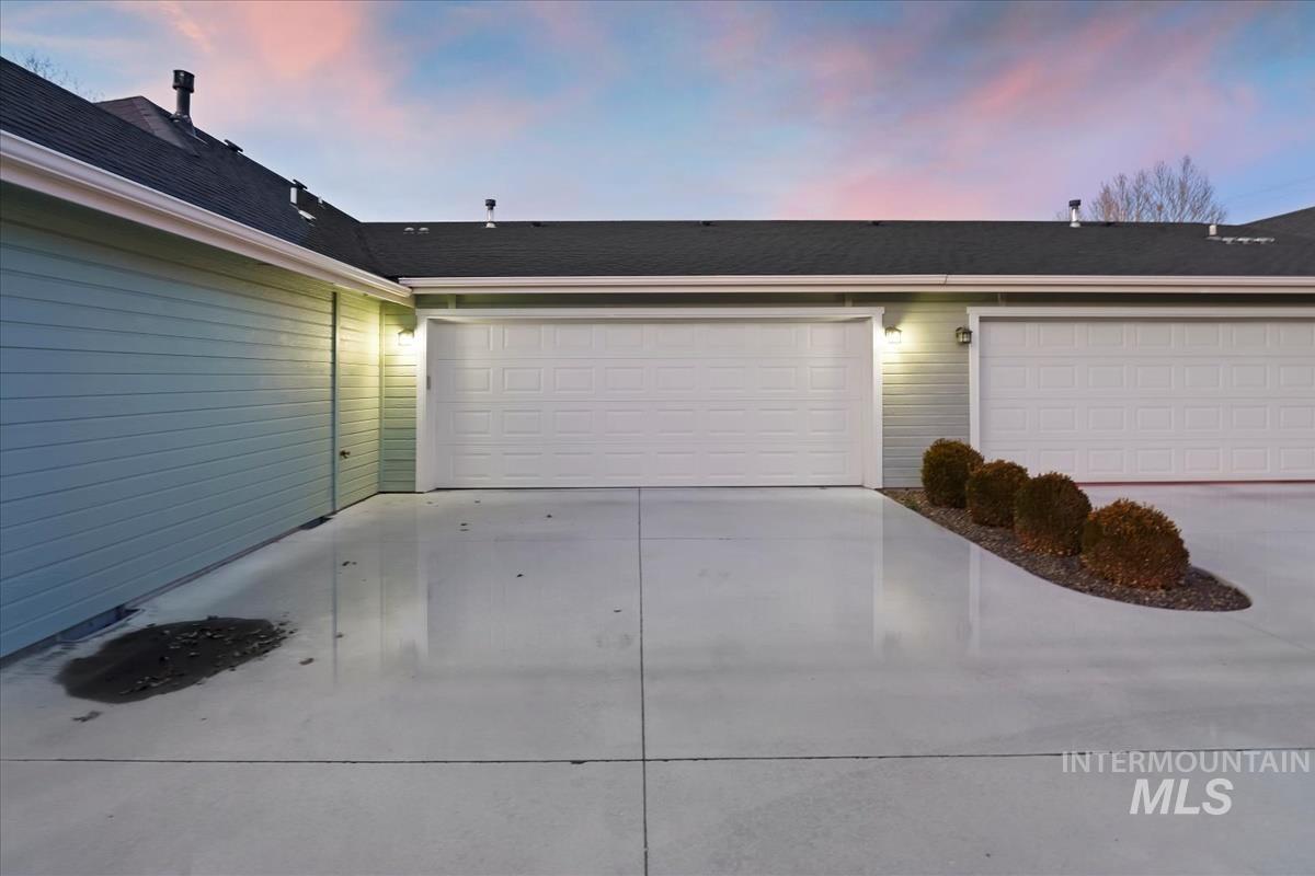 408 S Whisperwood Way, Boise, Idaho 83709, 2 Bedrooms, 2 Bathrooms, Residential For Sale, Price $460,000,MLS 98971506