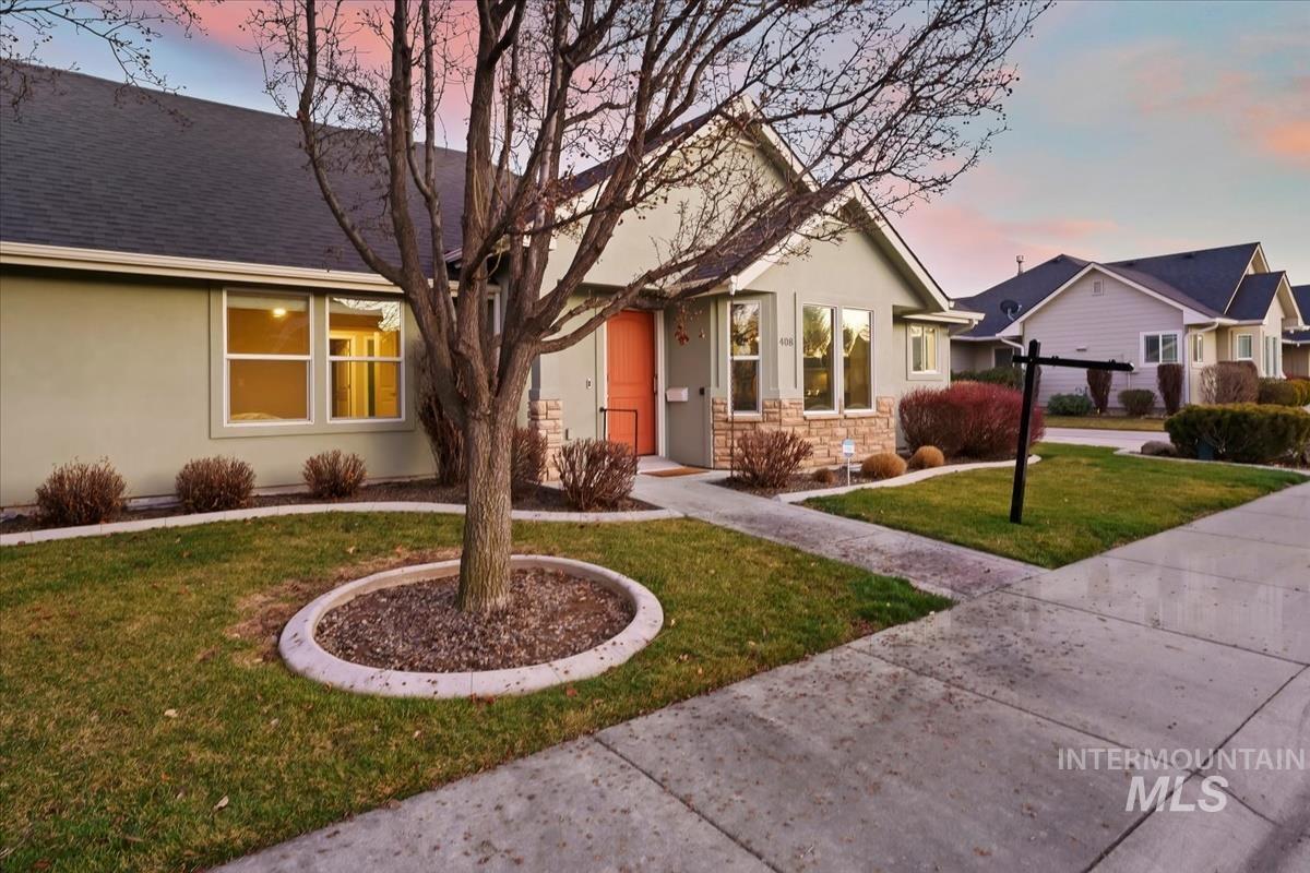 408 S Whisperwood Way, Boise, Idaho 83709, 2 Bedrooms, 2 Bathrooms, Residential For Sale, Price $460,000,MLS 98971506