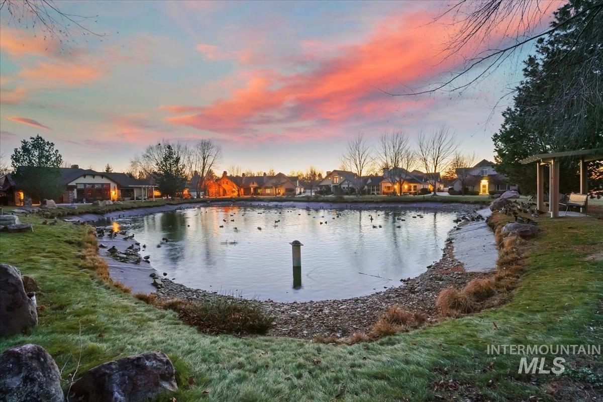 408 S Whisperwood Way, Boise, Idaho 83709, 2 Bedrooms, 2 Bathrooms, Residential For Sale, Price $460,000,MLS 98971506