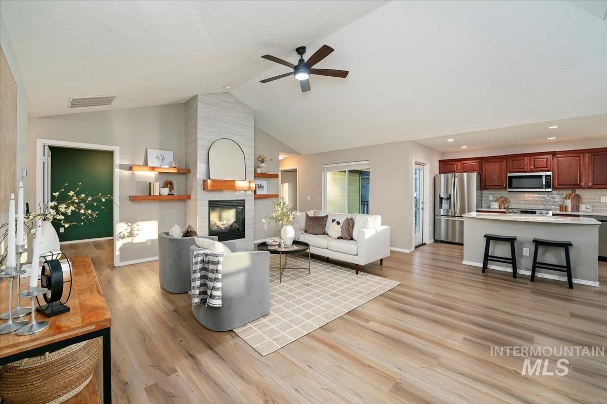 408 S Whisperwood Way, Boise, Idaho 83709, 2 Bedrooms, 2 Bathrooms, Residential For Sale, Price $460,000,MLS 98971506