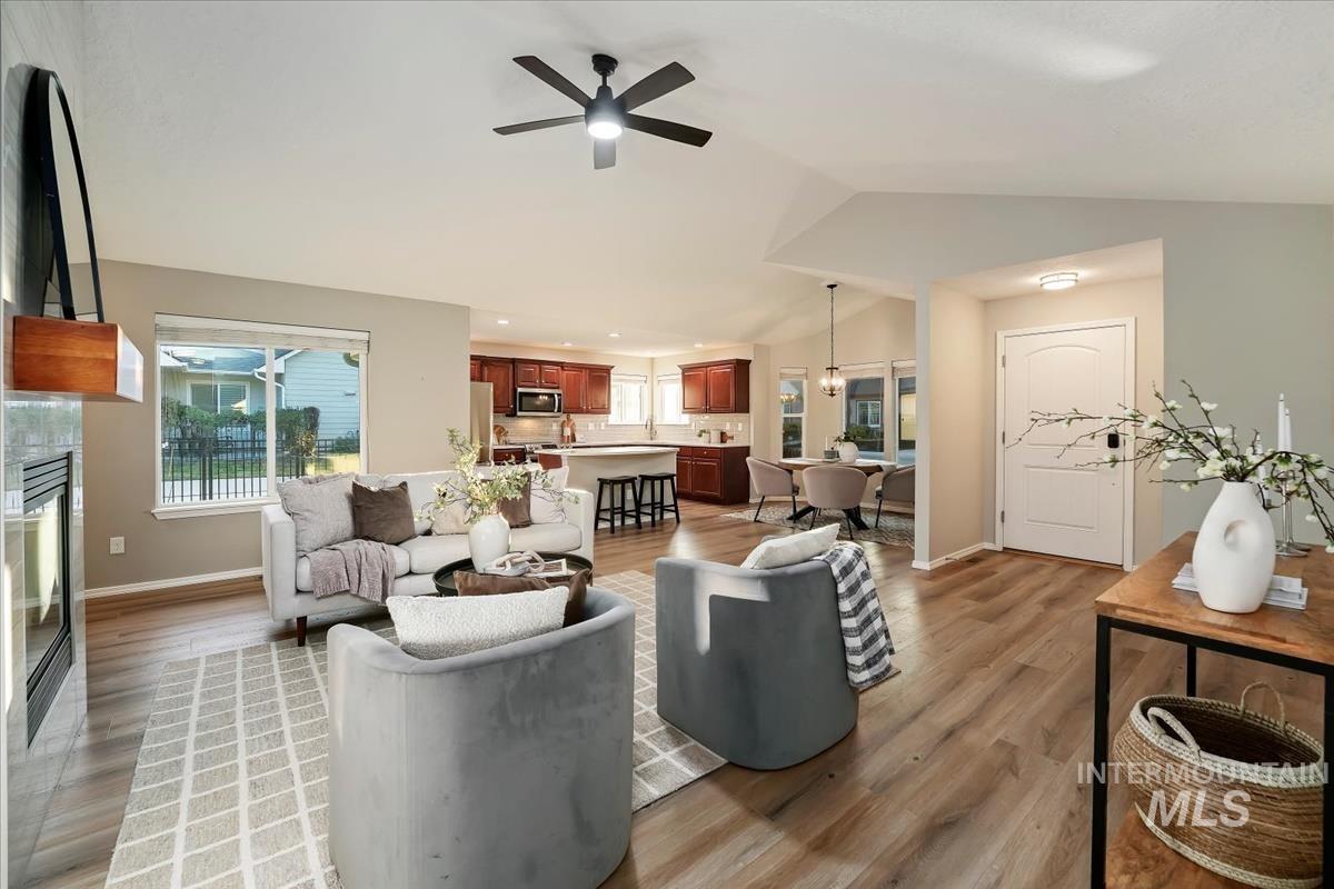 408 S Whisperwood Way, Boise, Idaho 83709, 2 Bedrooms, 2 Bathrooms, Residential For Sale, Price $460,000,MLS 98971506