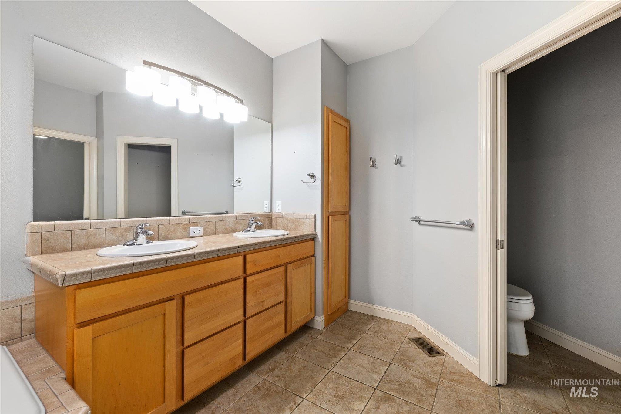 2757 S Goshen Way, Boise, Idaho 83709-8506, 4 Bedrooms, 2.5 Bathrooms, Residential For Sale, Price $995,000,MLS 98971511