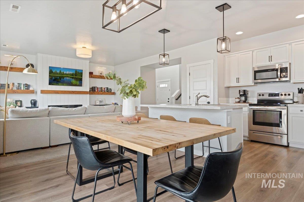 4508 W Everest, Meridian, Idaho 83646, 4 Bedrooms, 2.5 Bathrooms, Residential For Sale, Price $499,900,MLS 98971512