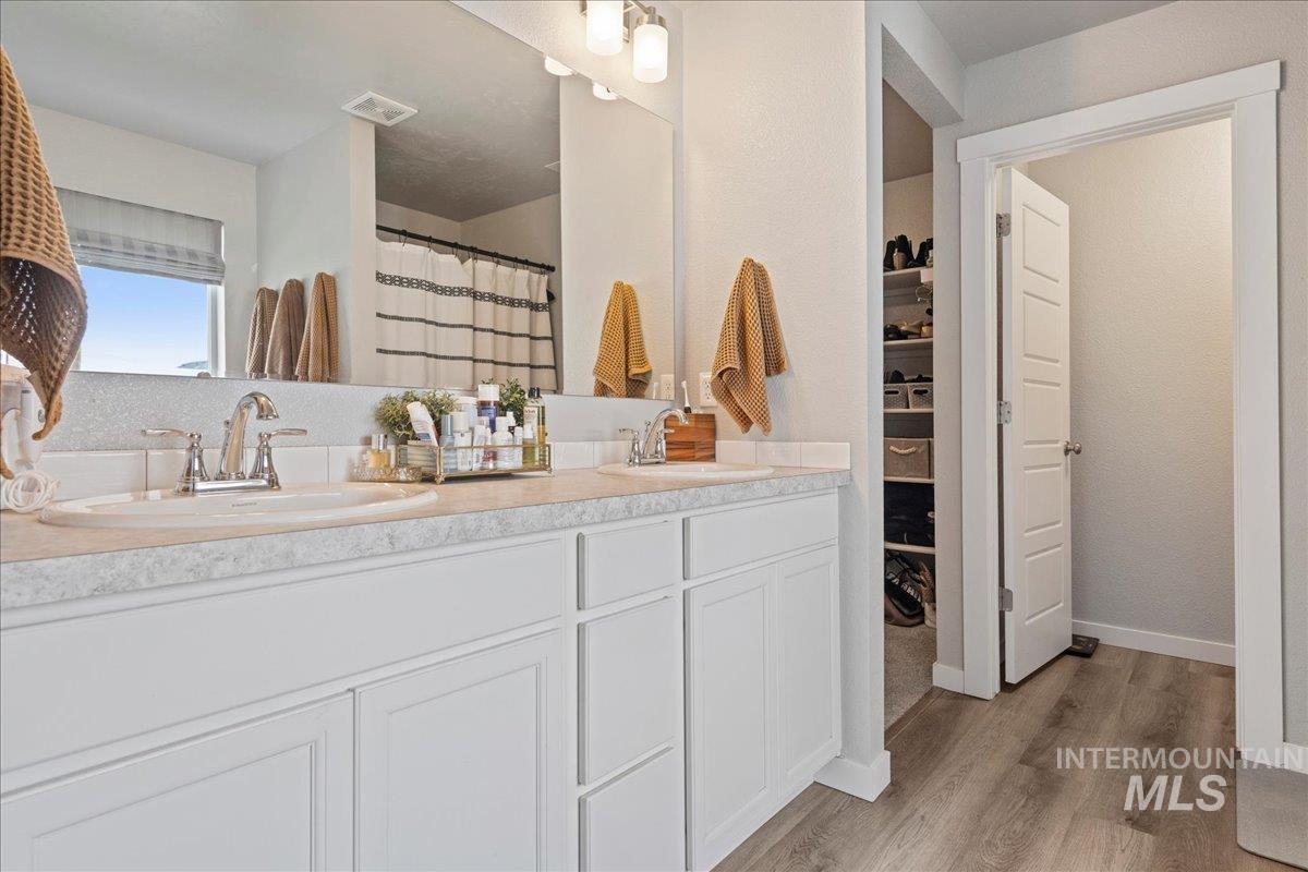 4508 W Everest, Meridian, Idaho 83646, 4 Bedrooms, 2.5 Bathrooms, Residential For Sale, Price $499,900,MLS 98971512