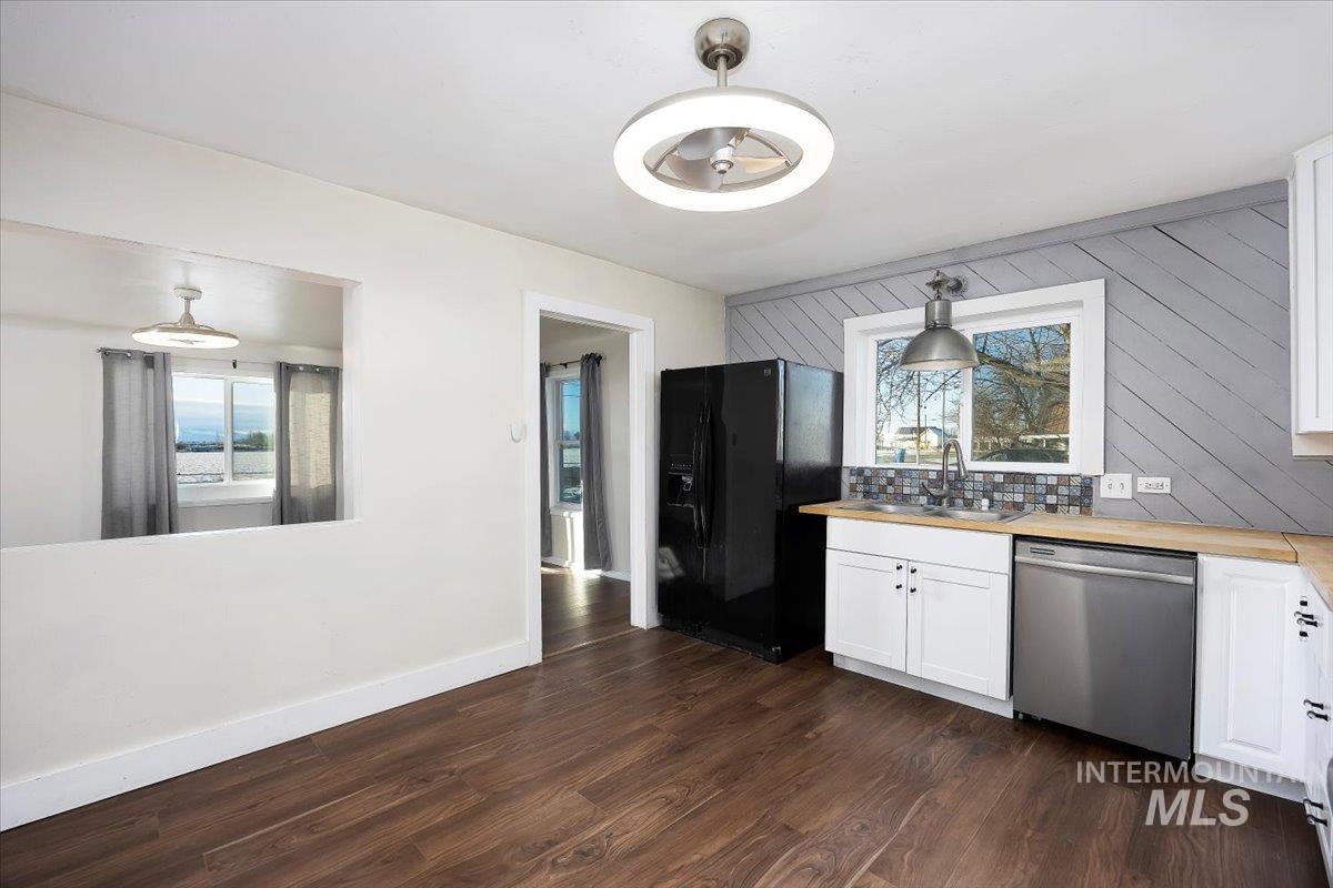 810 S 9th, Rupert, Idaho 83350, 4 Bedrooms, 2 Bathrooms, Residential For Sale, Price $299,000,MLS 98971513