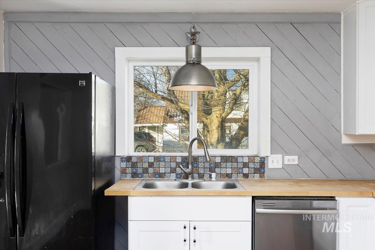 810 S 9th, Rupert, Idaho 83350, 4 Bedrooms, 2 Bathrooms, Residential For Sale, Price $299,000,MLS 98971513