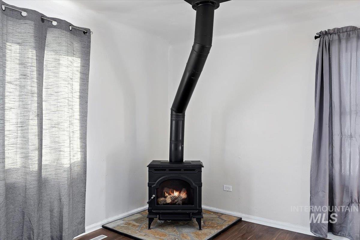 810 S 9th, Rupert, Idaho 83350, 4 Bedrooms, 2 Bathrooms, Residential For Sale, Price $299,000,MLS 98971513