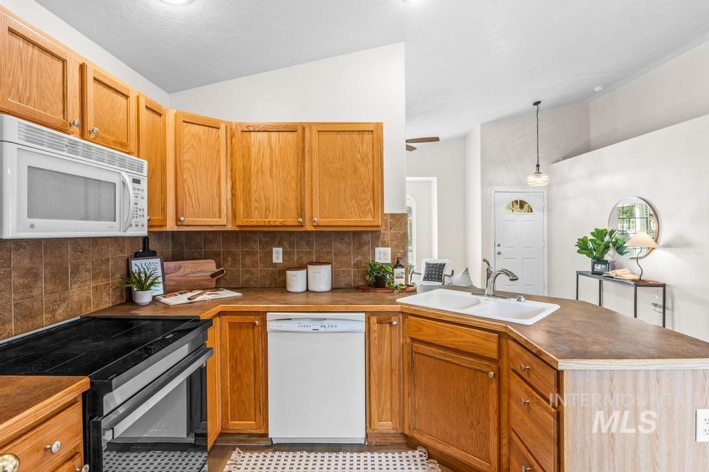 11412 W Olympus Ct, Boise, Idaho 83713, 3 Bedrooms, 2 Bathrooms, Residential For Sale, Price $399,900,MLS 98971521