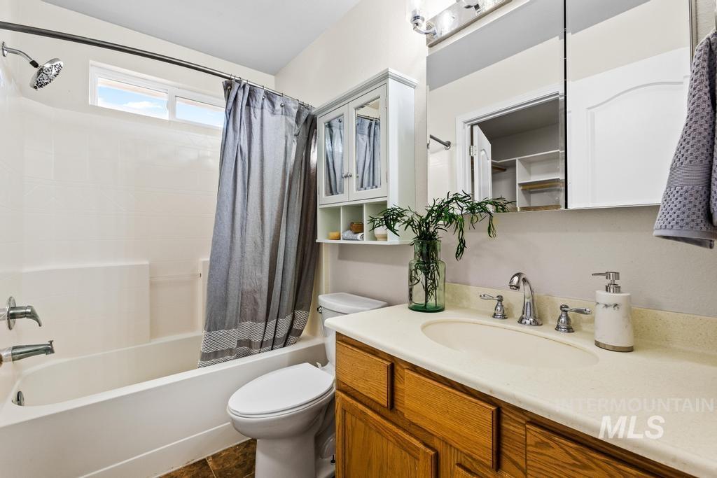 11412 W Olympus Ct, Boise, Idaho 83713, 3 Bedrooms, 2 Bathrooms, Residential For Sale, Price $399,900,MLS 98971521