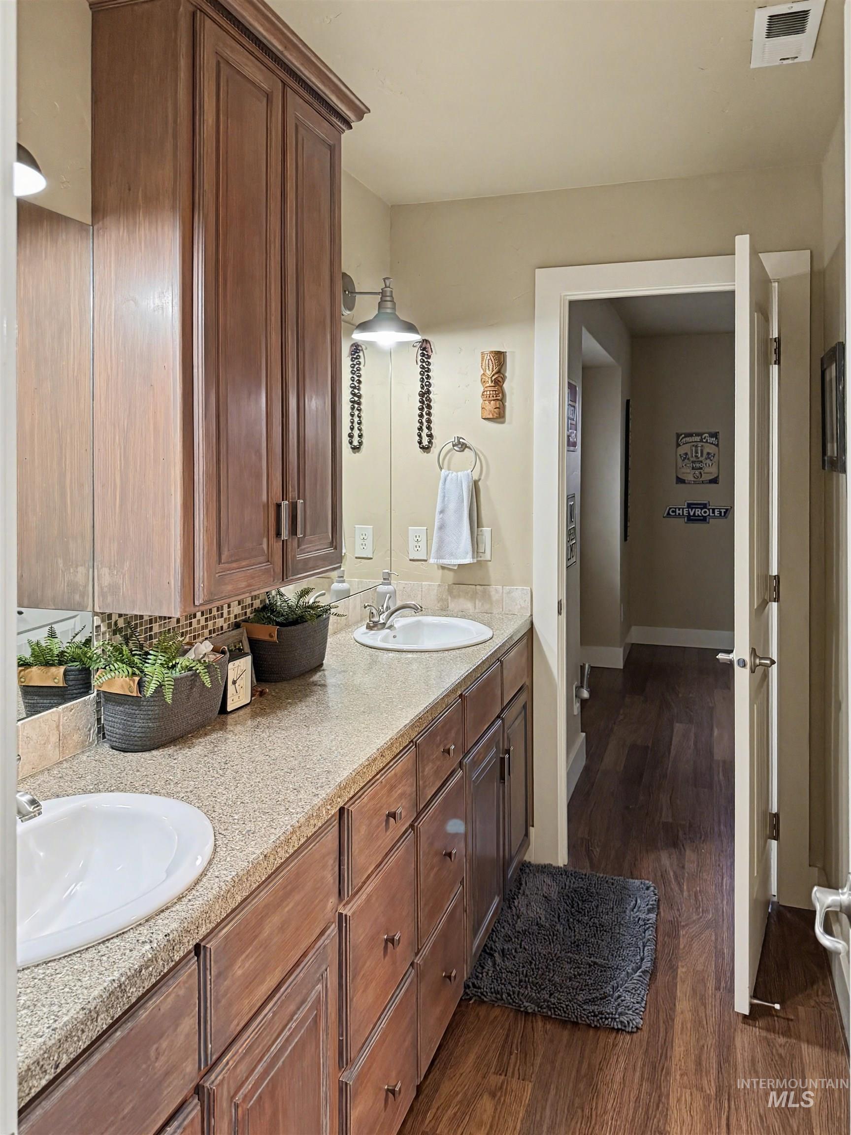 2425 S Chipper Way, Eagle, Idaho 83616, 4 Bedrooms, 3.5 Bathrooms, Residential For Sale, Price $1,379,999,MLS 98971523