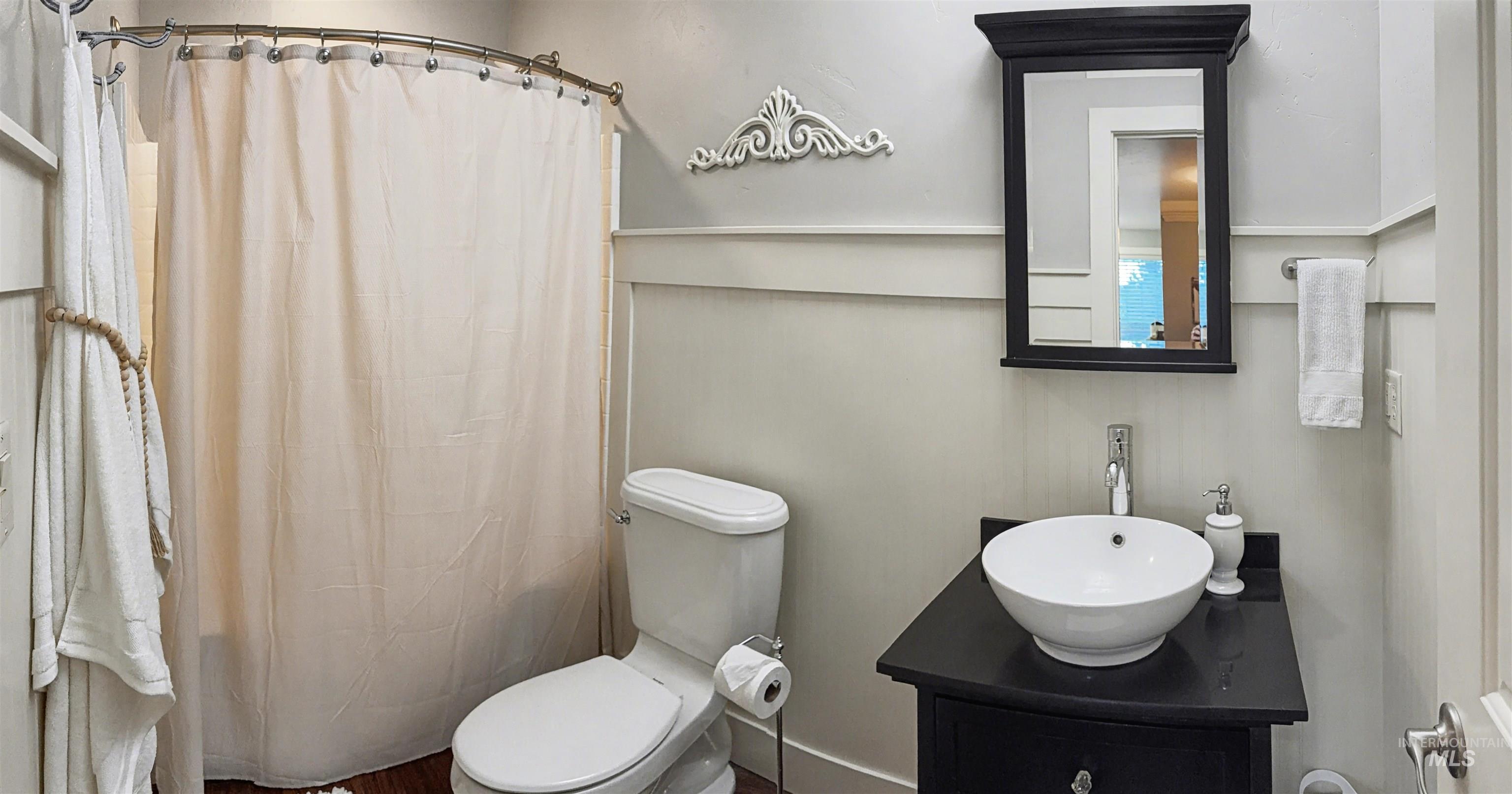 2425 S Chipper Way, Eagle, Idaho 83616, 4 Bedrooms, 3.5 Bathrooms, Residential For Sale, Price $1,379,999,MLS 98971523