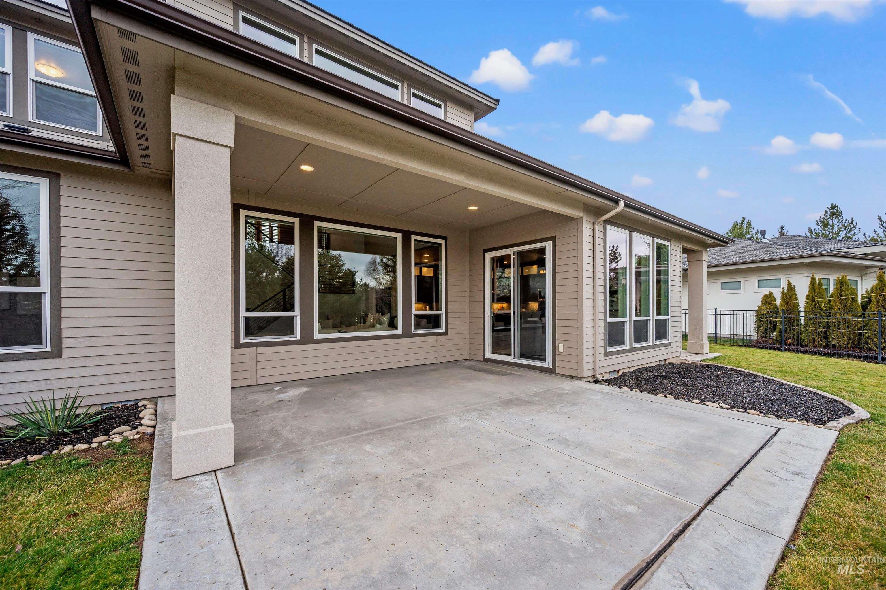 3022 S Creek Pointe Lane, Eagle, Idaho 83616, 5 Bedrooms, 4.5 Bathrooms, Residential For Sale, Price $1,400,000,MLS 98971524