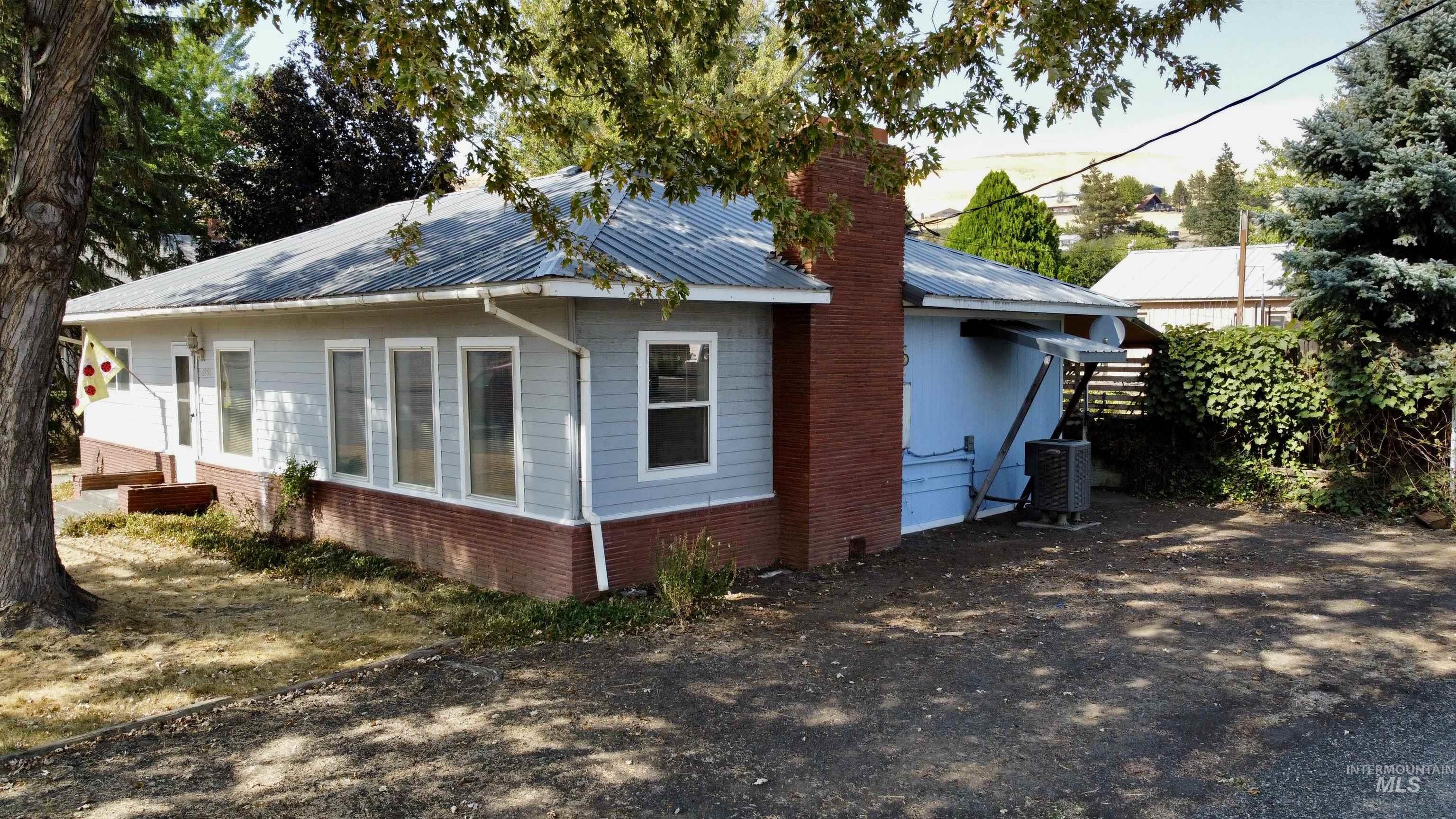 2395 Villard St, Pomeroy, Washington 99347, 3 Bedrooms, 1 Bathroom, Residential For Sale, Price $210,000,MLS 98971526