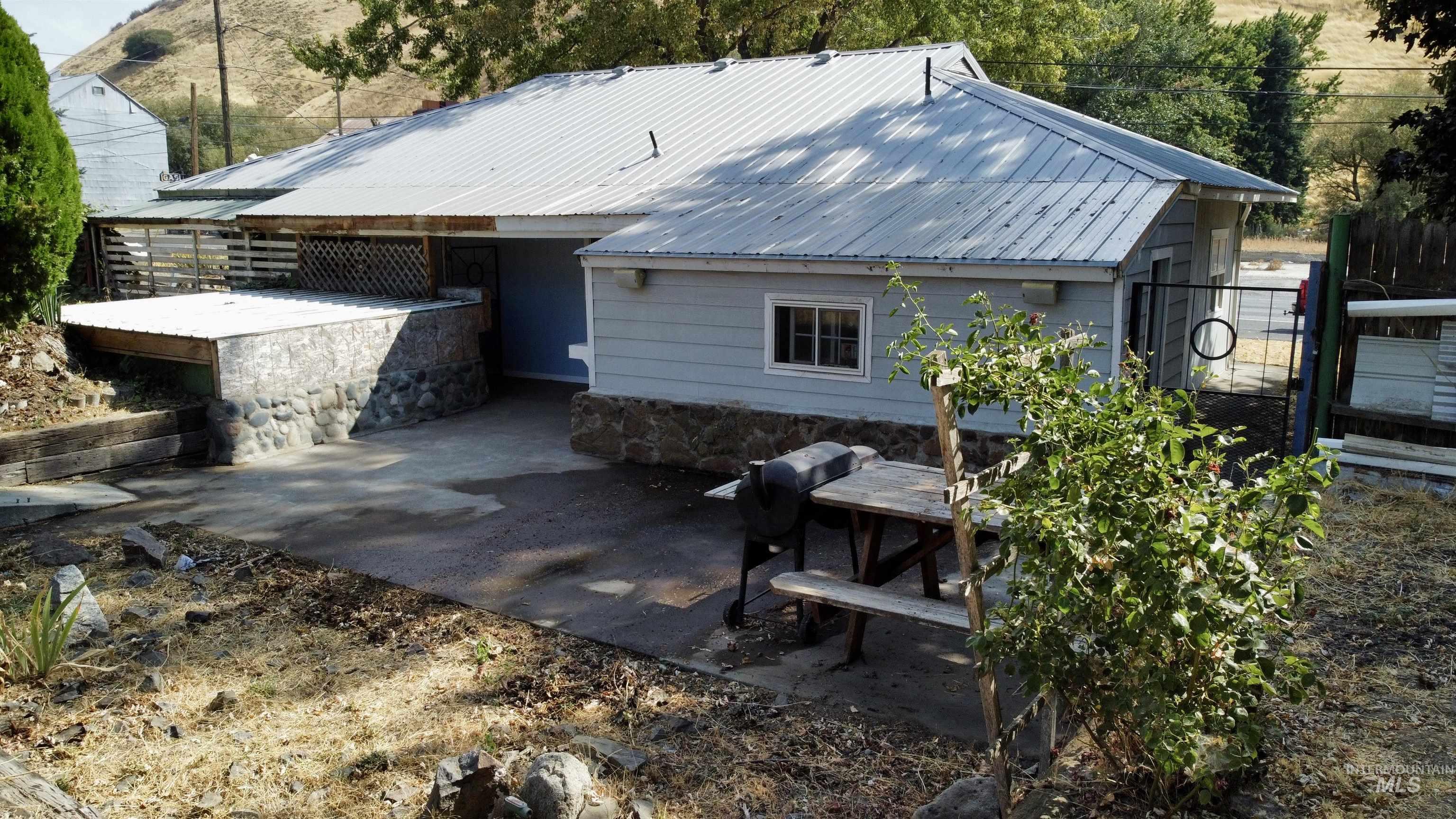 2395 Villard St, Pomeroy, Washington 99347, 3 Bedrooms, 1 Bathroom, Residential For Sale, Price $210,000,MLS 98971526