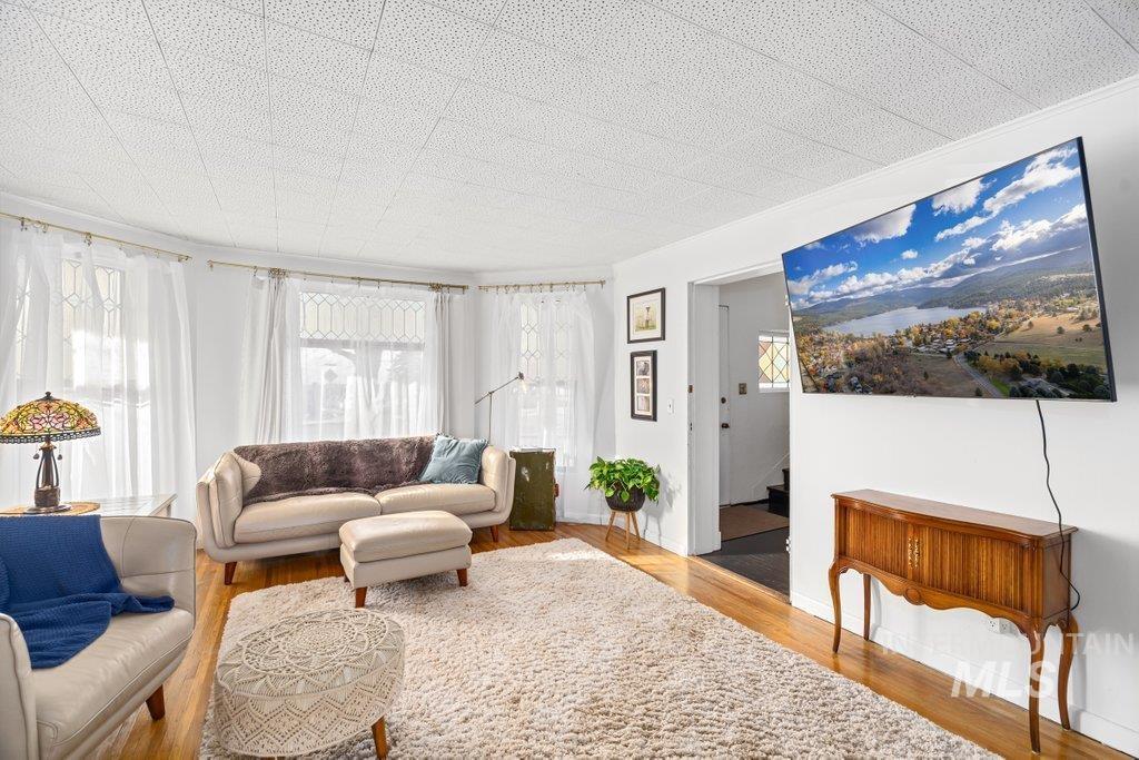 424 S VanBuren, Moscow, Idaho 83843, 3 Bedrooms, 2 Bathrooms, Residential For Sale, Price $659,000,MLS 98971527