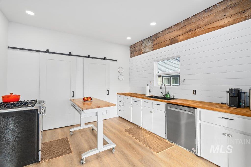 424 S VanBuren, Moscow, Idaho 83843, 3 Bedrooms, 2 Bathrooms, Residential For Sale, Price $659,000,MLS 98971527