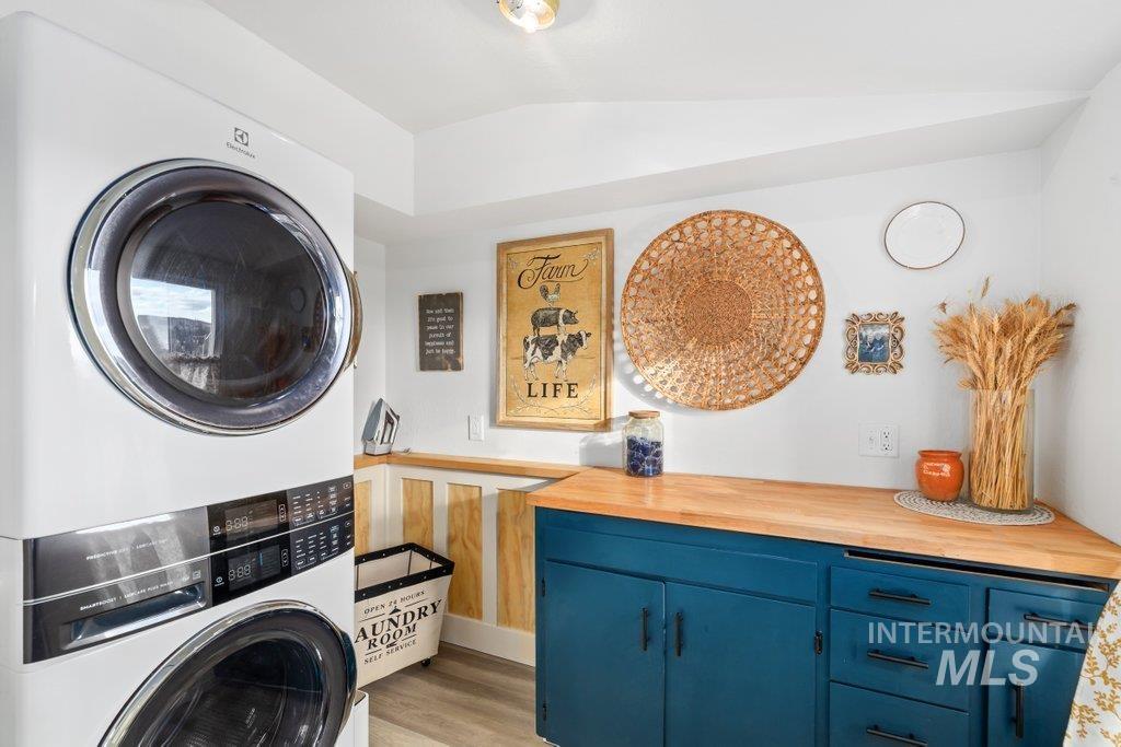 424 S VanBuren, Moscow, Idaho 83843, 3 Bedrooms, 2 Bathrooms, Residential For Sale, Price $659,000,MLS 98971527