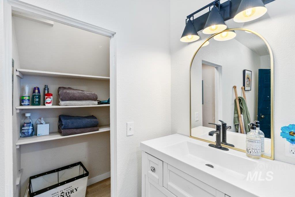 424 S VanBuren, Moscow, Idaho 83843, 3 Bedrooms, 2 Bathrooms, Residential For Sale, Price $659,000,MLS 98971527