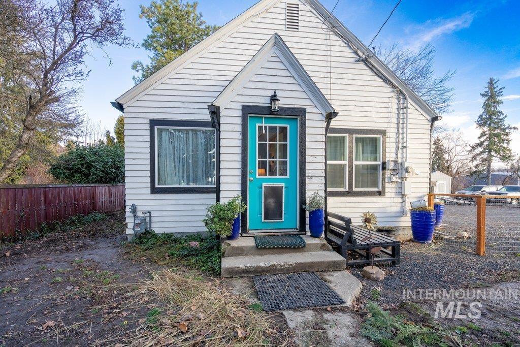 424 S VanBuren, Moscow, Idaho 83843, 3 Bedrooms, 2 Bathrooms, Residential For Sale, Price $659,000,MLS 98971527