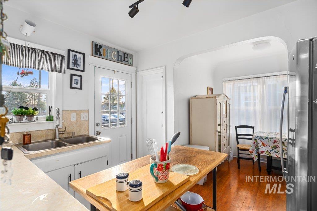 424 S VanBuren, Moscow, Idaho 83843, 3 Bedrooms, 2 Bathrooms, Residential For Sale, Price $659,000,MLS 98971527