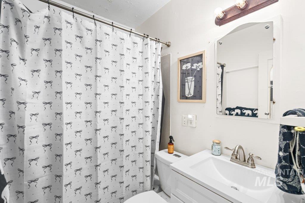 424 S VanBuren, Moscow, Idaho 83843, 3 Bedrooms, 2 Bathrooms, Residential For Sale, Price $659,000,MLS 98971527