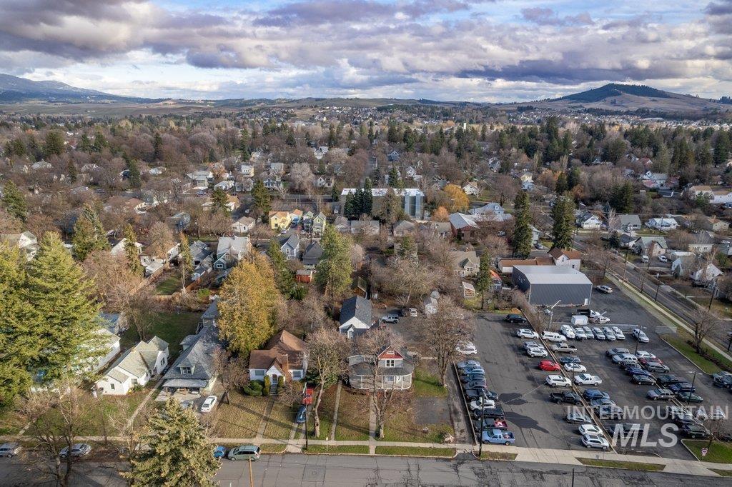 424 S VanBuren, Moscow, Idaho 83843, 3 Bedrooms, 2 Bathrooms, Residential For Sale, Price $659,000,MLS 98971527