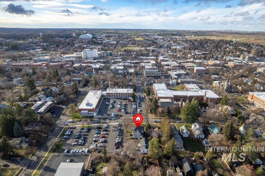 424 S VanBuren, Moscow, Idaho 83843, 3 Bedrooms, 2 Bathrooms, Residential For Sale, Price $659,000,MLS 98971527