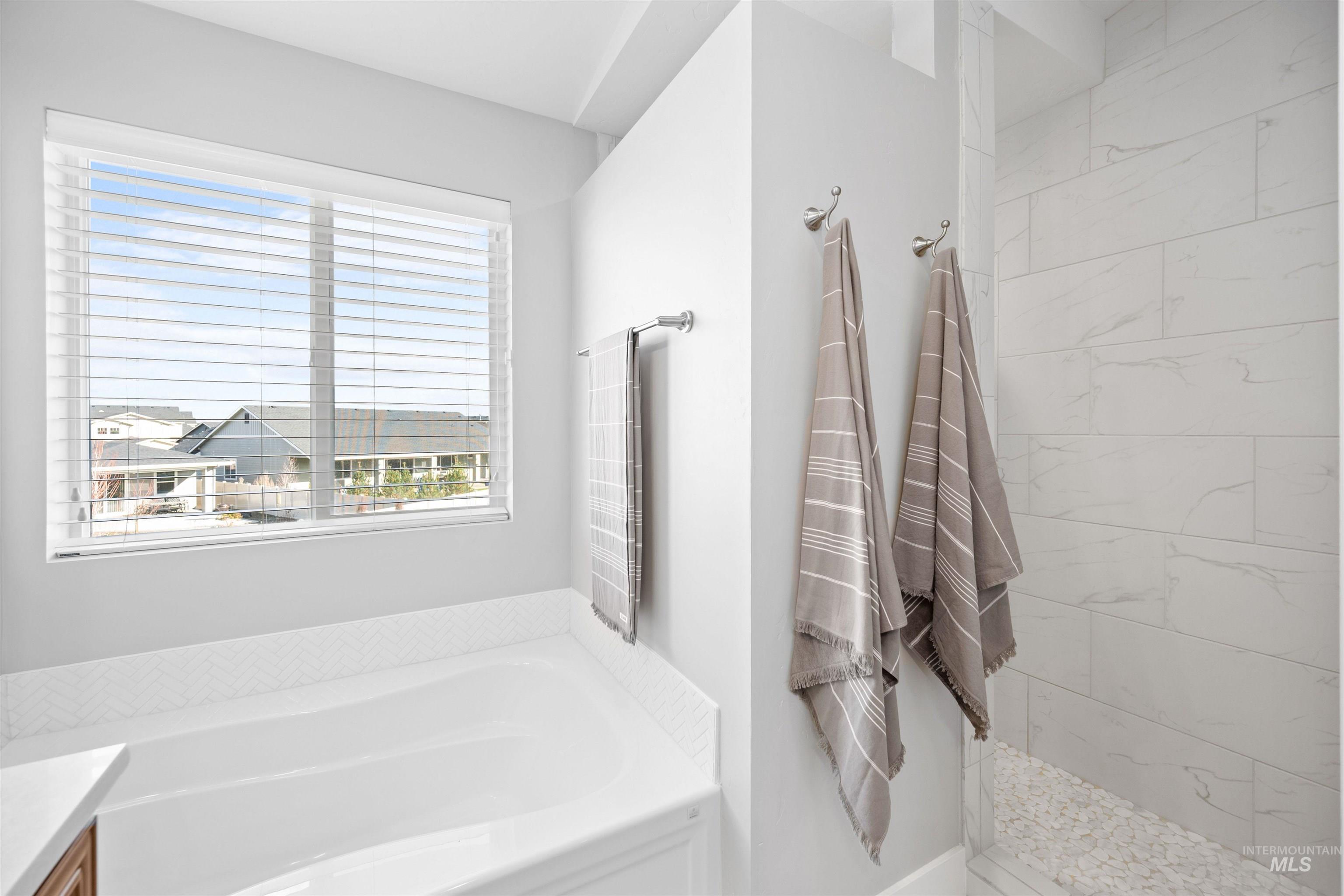 5270 N Mallorca Way, Meridian, Idaho 83646, 4 Bedrooms, 2.5 Bathrooms, Residential For Sale, Price $835,000,MLS 98971528