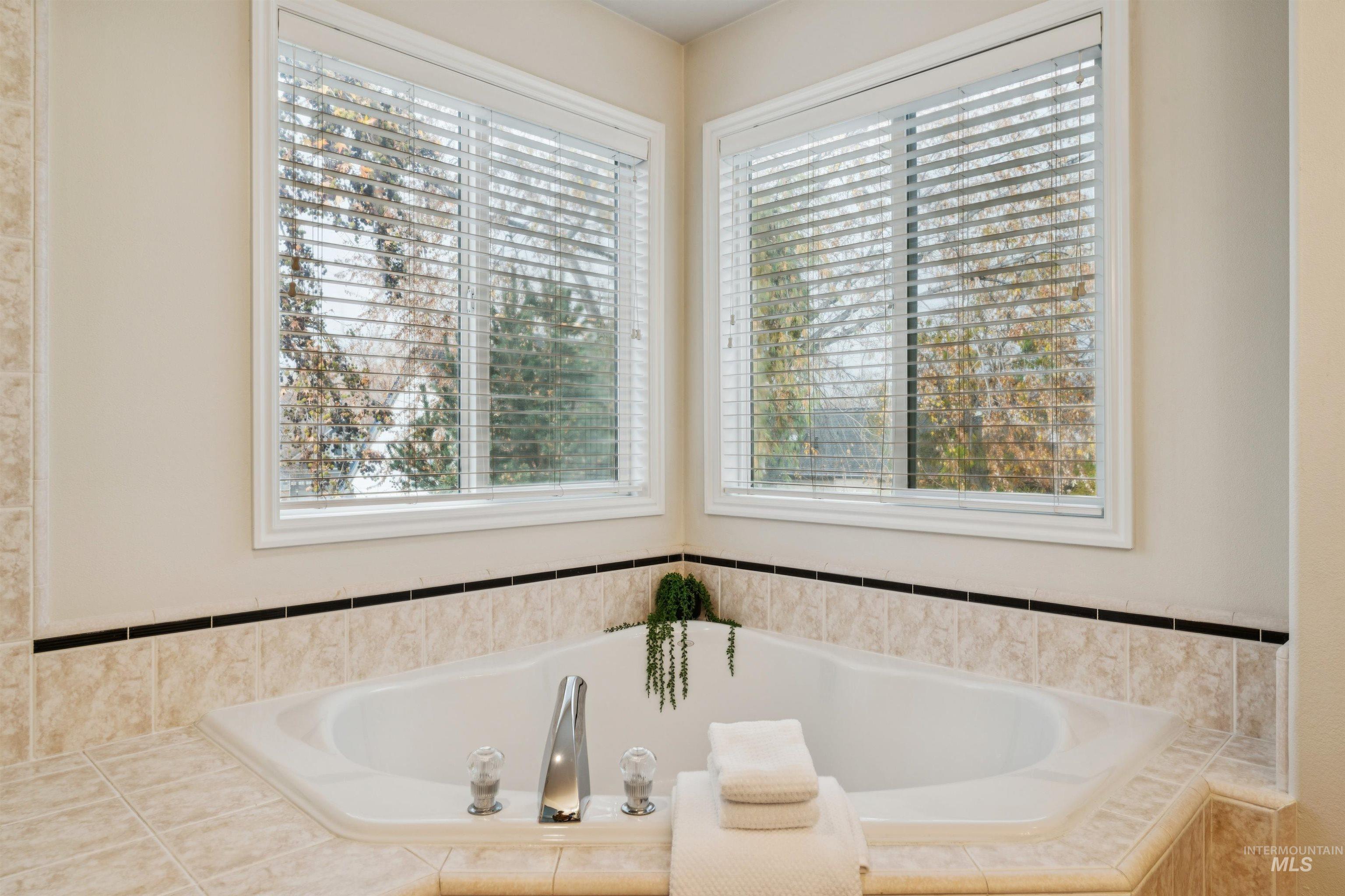 6089 N Royal Park, Boise, Idaho 83713-0101, 6 Bedrooms, 4 Bathrooms, Residential For Sale, Price $679,900,MLS 98971535