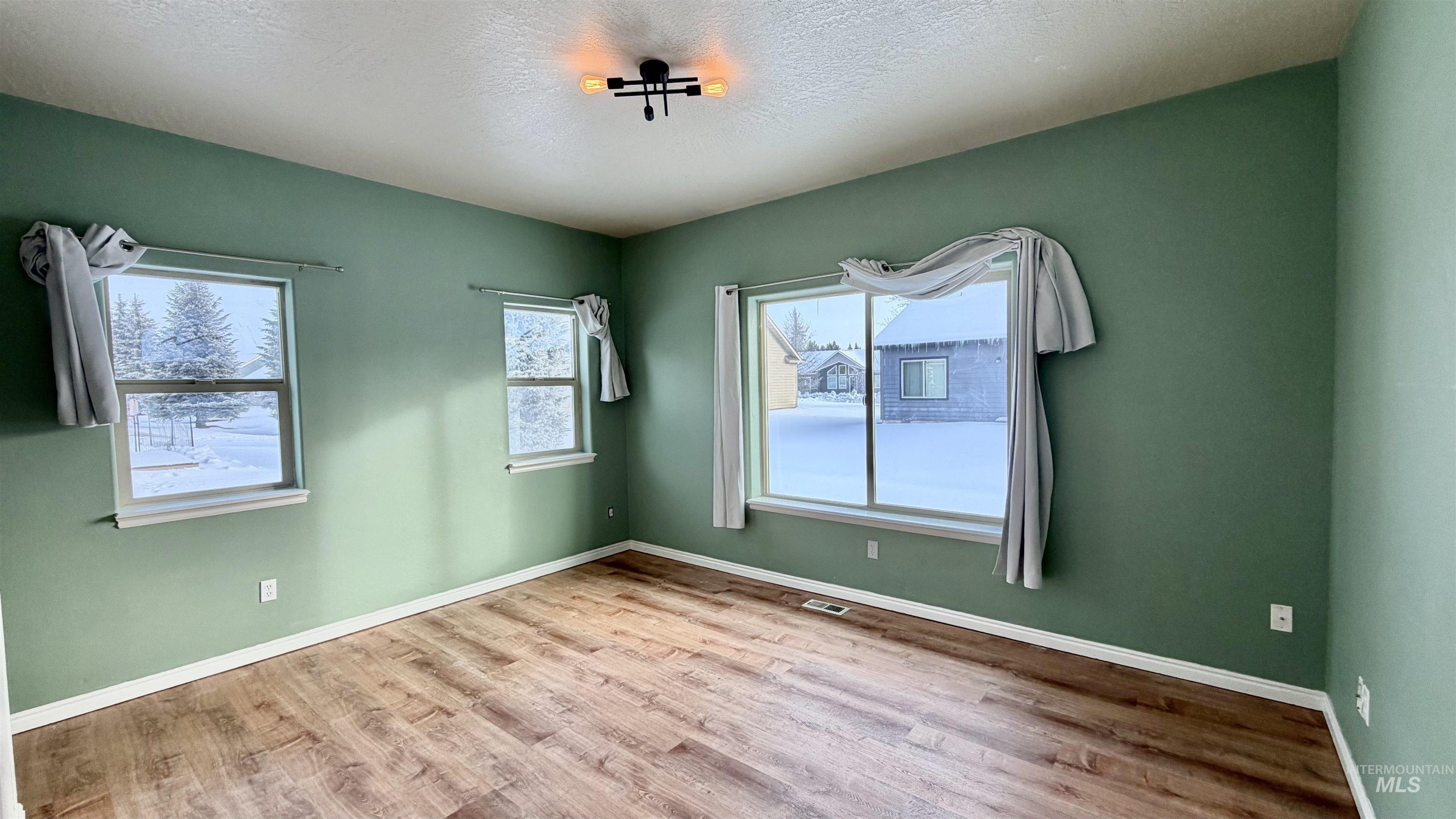 16 Buckskin Dr, Donnelly, Idaho 83615, 3 Bedrooms, 2 Bathrooms, Residential For Sale, Price $395,900,MLS 98971539