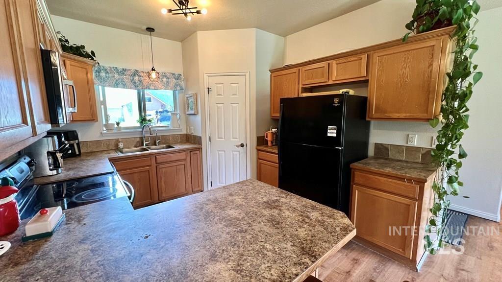 16 Buckskin Dr, Donnelly, Idaho 83615, 3 Bedrooms, 2 Bathrooms, Residential For Sale, Price $395,900,MLS 98971539