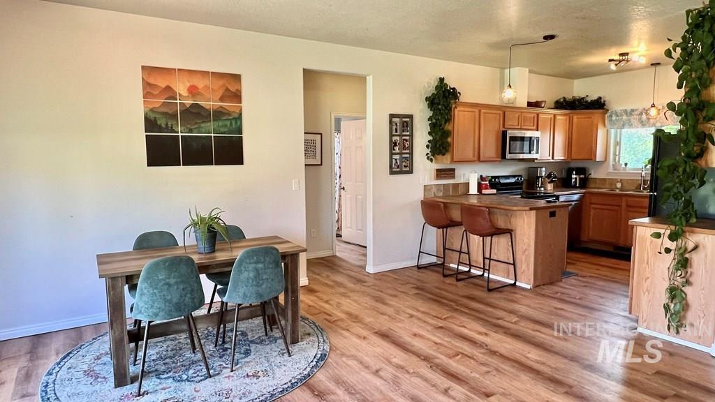 16 Buckskin Dr, Donnelly, Idaho 83615, 3 Bedrooms, 2 Bathrooms, Residential For Sale, Price $395,900,MLS 98971539