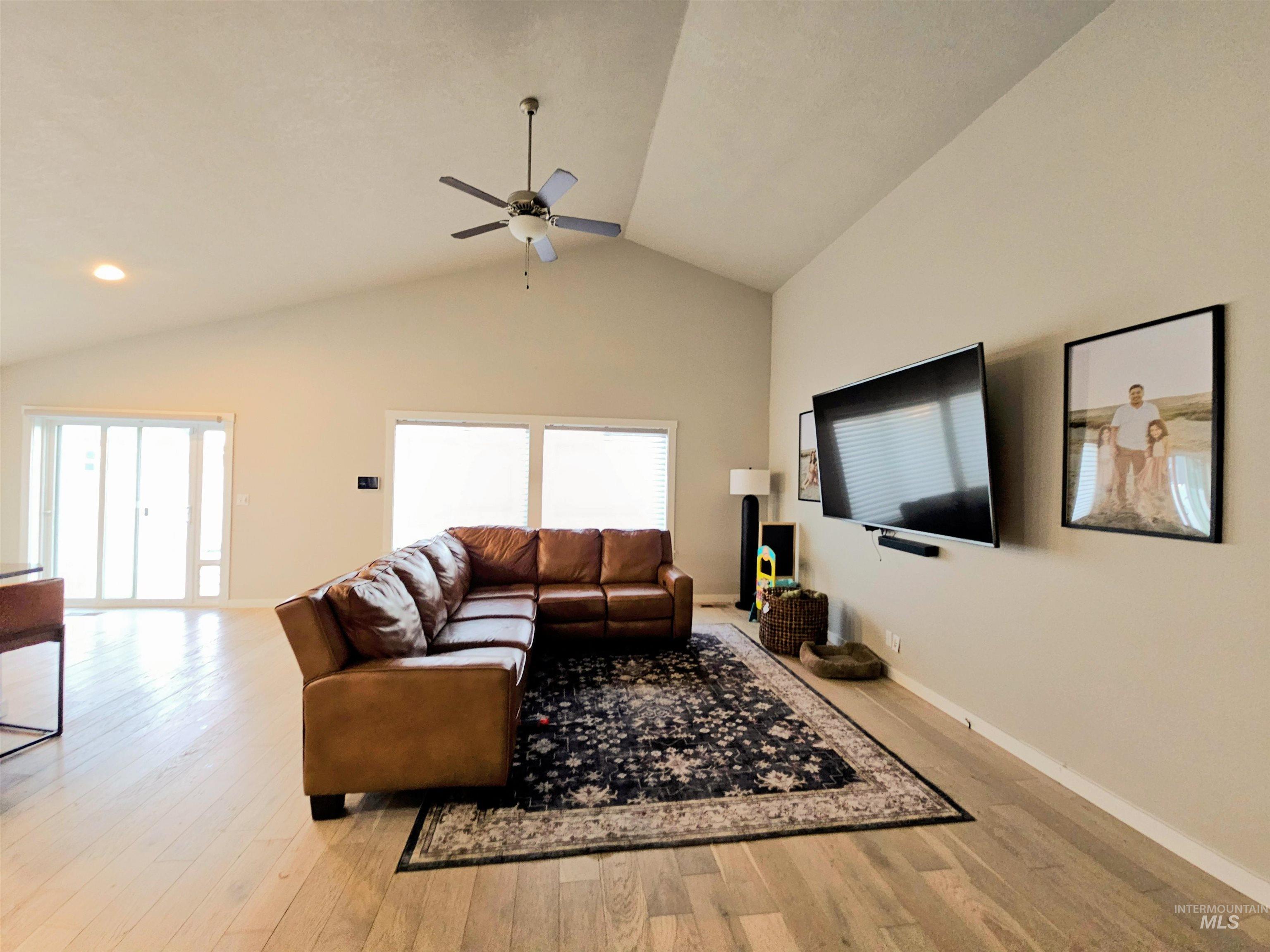 350 Syringa Springs Dr., Fruitland, Idaho 83619, 3 Bedrooms, 2 Bathrooms, Residential For Sale, Price $575,000,MLS 98971541