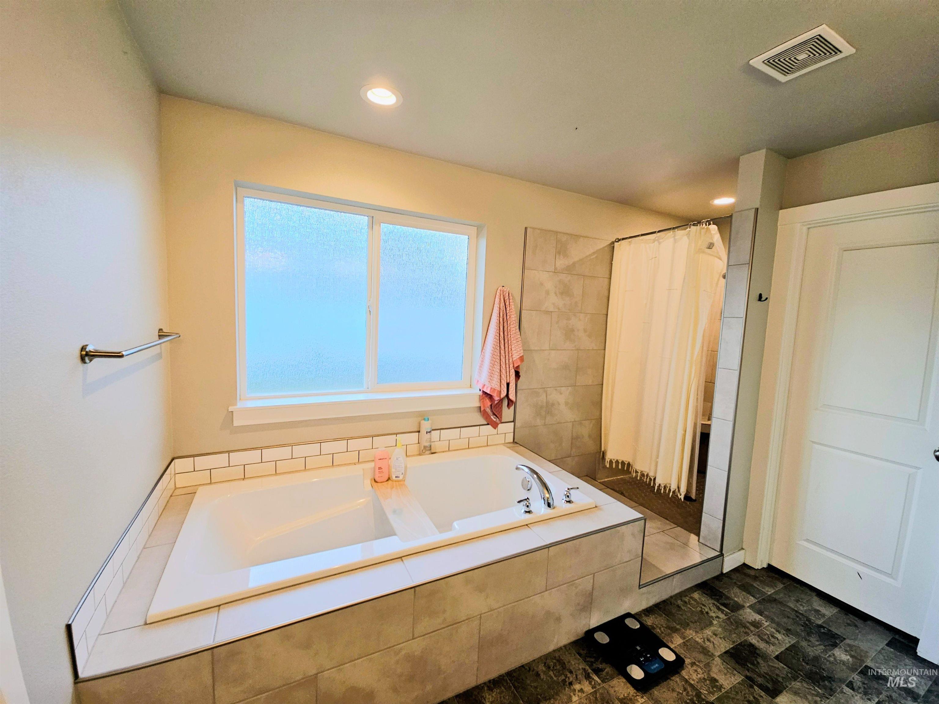 350 Syringa Springs Dr., Fruitland, Idaho 83619, 3 Bedrooms, 2 Bathrooms, Residential For Sale, Price $575,000,MLS 98971541