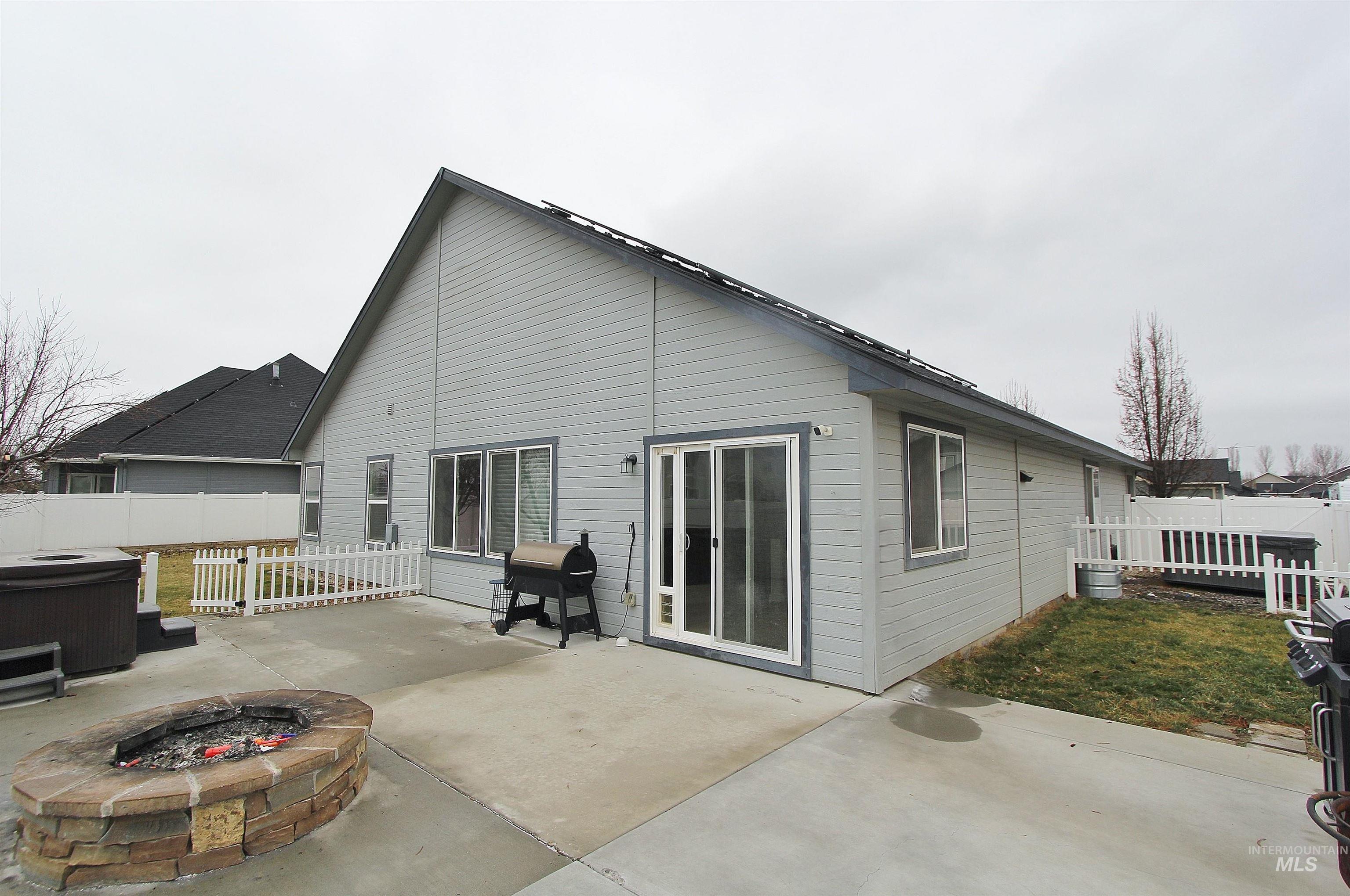 350 Syringa Springs Dr., Fruitland, Idaho 83619, 3 Bedrooms, 2 Bathrooms, Residential For Sale, Price $575,000,MLS 98971541