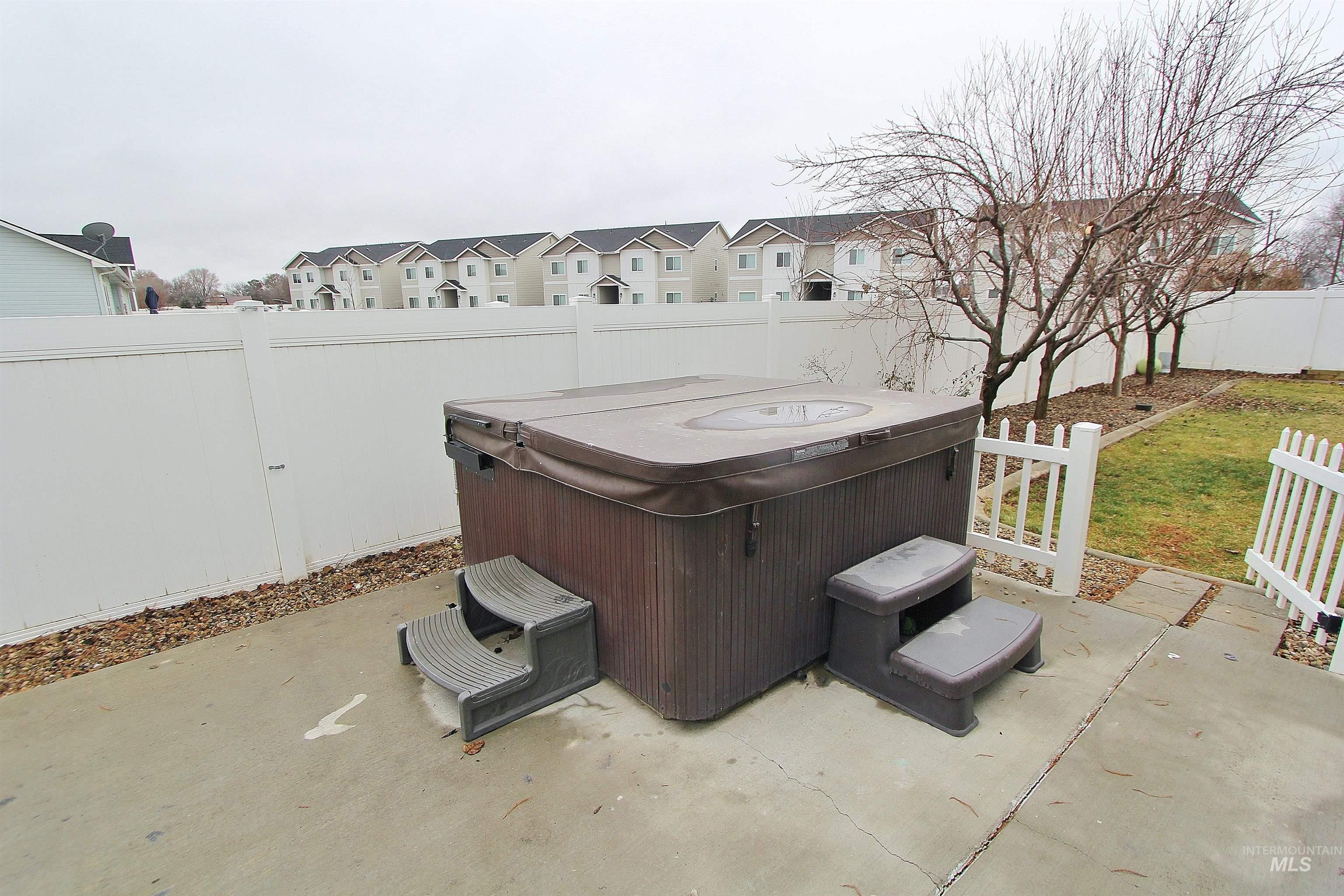 350 Syringa Springs Dr., Fruitland, Idaho 83619, 3 Bedrooms, 2 Bathrooms, Residential For Sale, Price $575,000,MLS 98971541