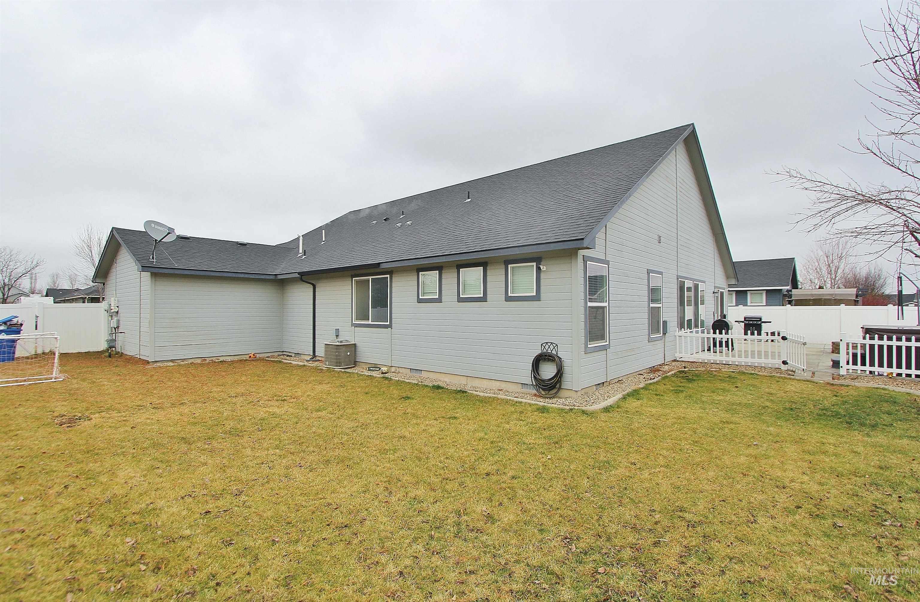 350 Syringa Springs Dr., Fruitland, Idaho 83619, 3 Bedrooms, 2 Bathrooms, Residential For Sale, Price $575,000,MLS 98971541