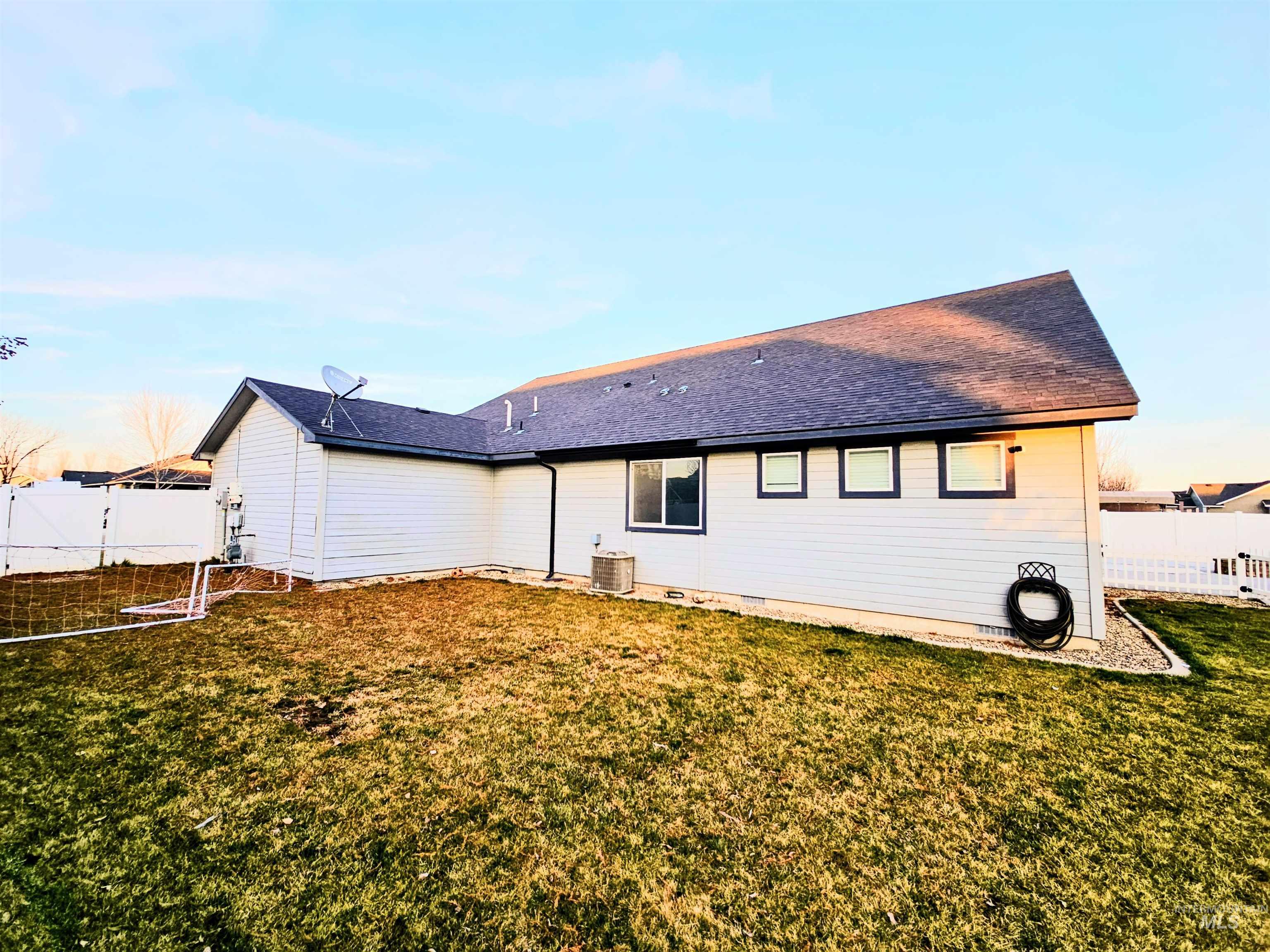 350 Syringa Springs Dr., Fruitland, Idaho 83619, 3 Bedrooms, 2 Bathrooms, Residential For Sale, Price $575,000,MLS 98971541